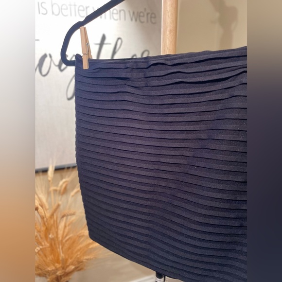 Black Tiered Crepe Mini Skirt - Picture 5 of 7